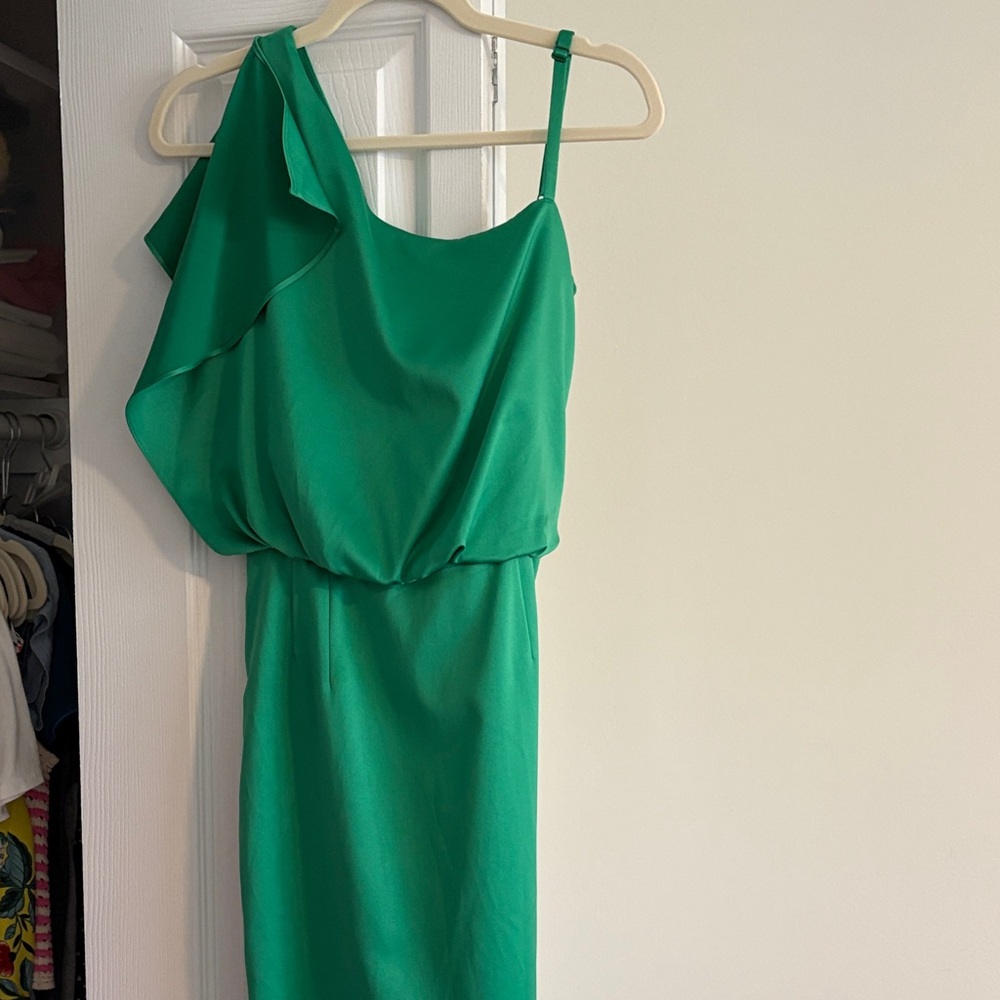 Elegant Green One-Shoulder Dress